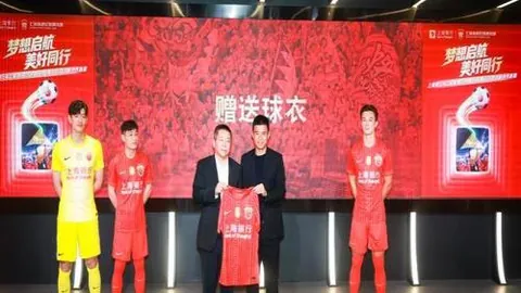 “费尔明裁判判罚音频成焦点，VAR操作存疑违规问题”