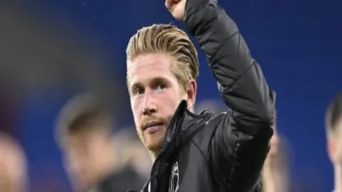 法国传奇球星因不当言论遭拜因体育紧急停职，法甲精彩赛事不容错过！